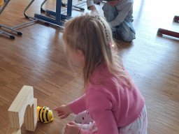04_beebots